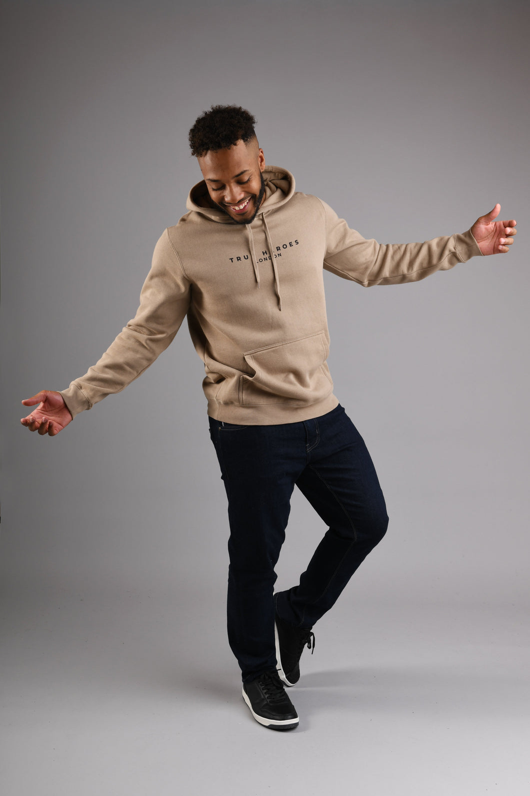 KNIGHTSBRIDGE Hoodie - Sand